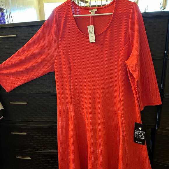 Dress - Picture 1 of 2